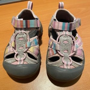 Keen sandals, kids size 8